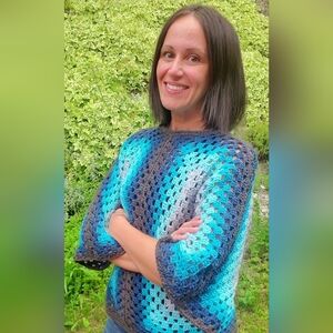 RIL Granny Stitch Sweater - Crochet Size: Medium in Womens